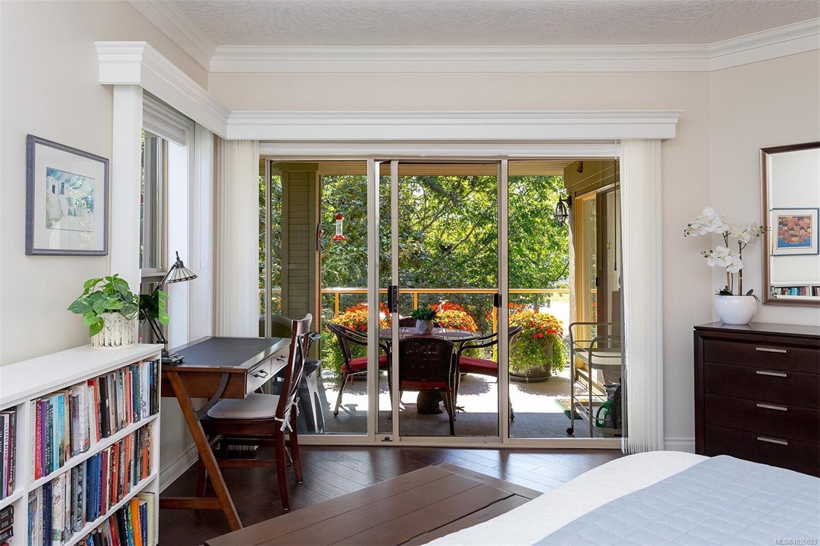 4-910 Maltwood Terr, Saanich, BC - Indoor Photo Showing Bedroom