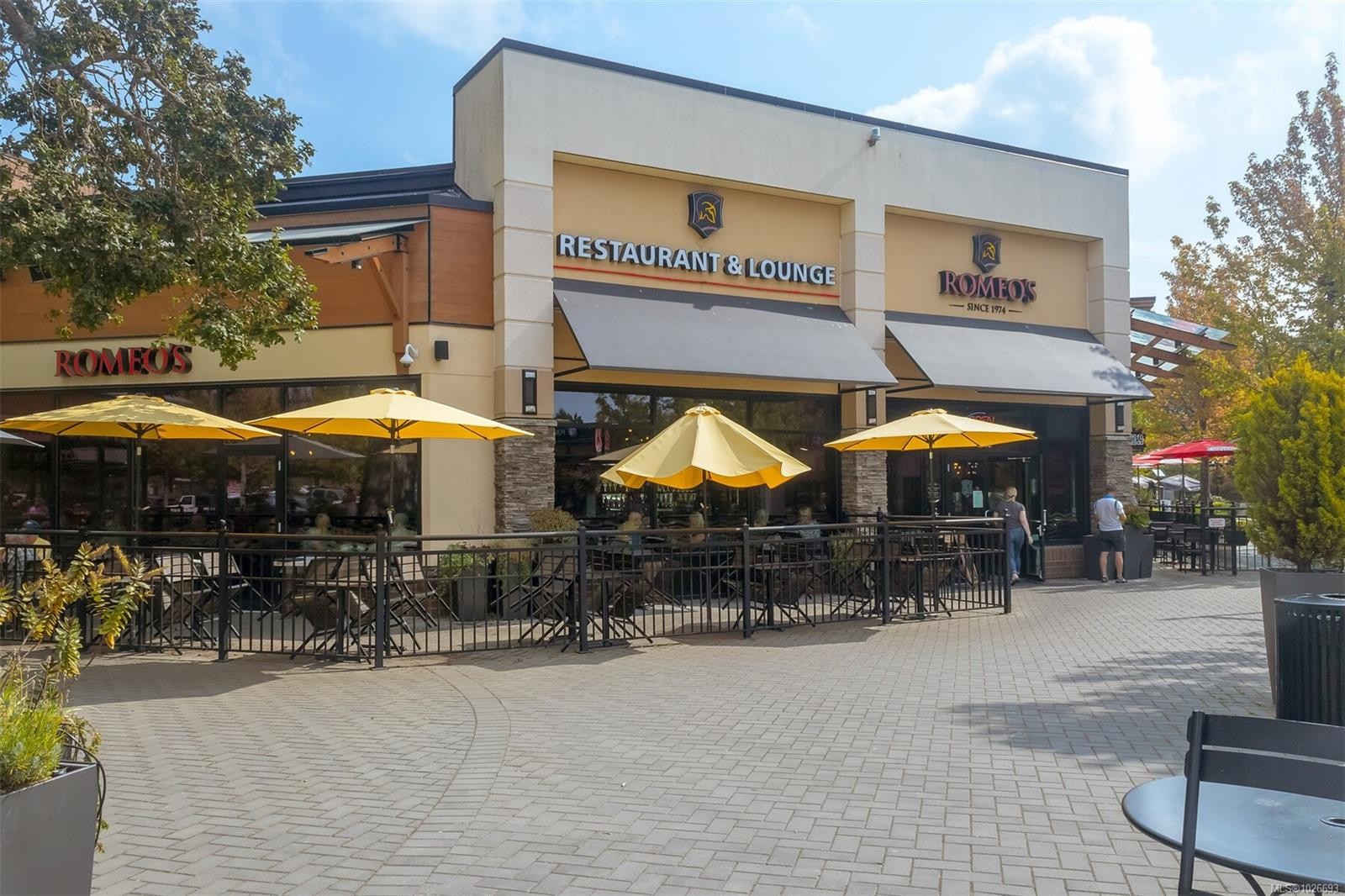 4-910 Maltwood Terr, Saanich, BC - Outdoor With Deck Patio Veranda