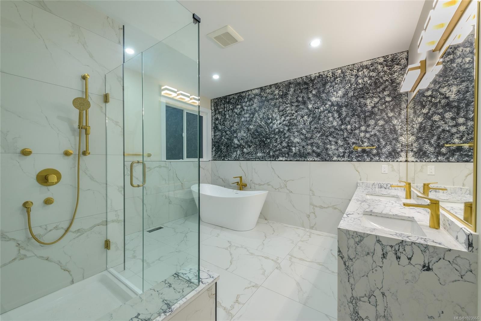 1246 Reynolds Rd, Saanich, BC