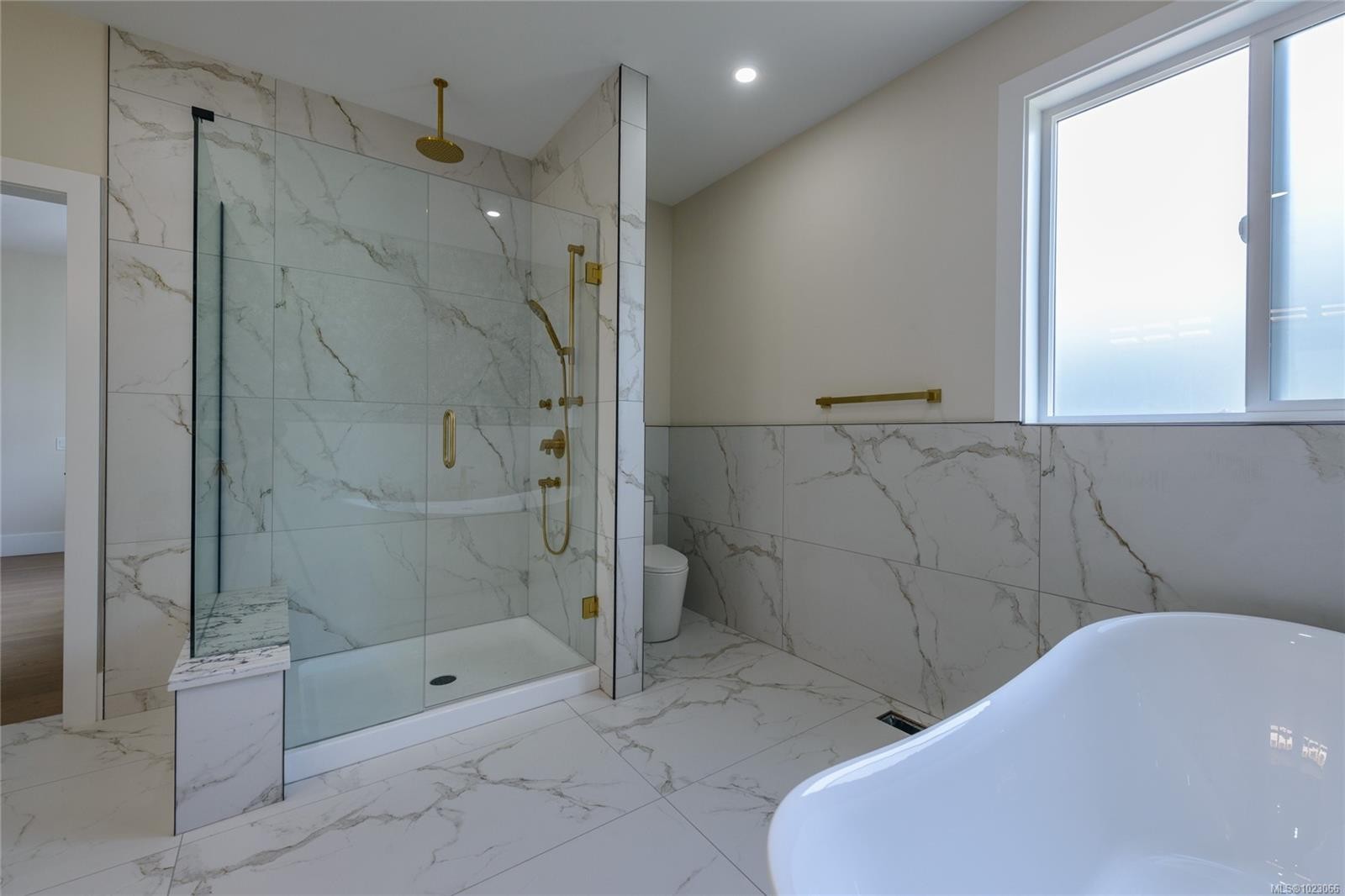 1246 Reynolds Rd, Saanich, BC