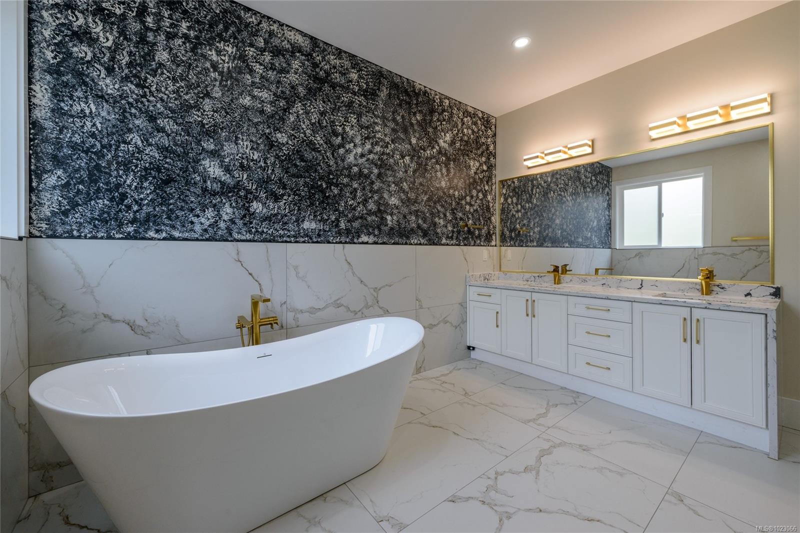 1246 Reynolds Rd, Saanich, BC