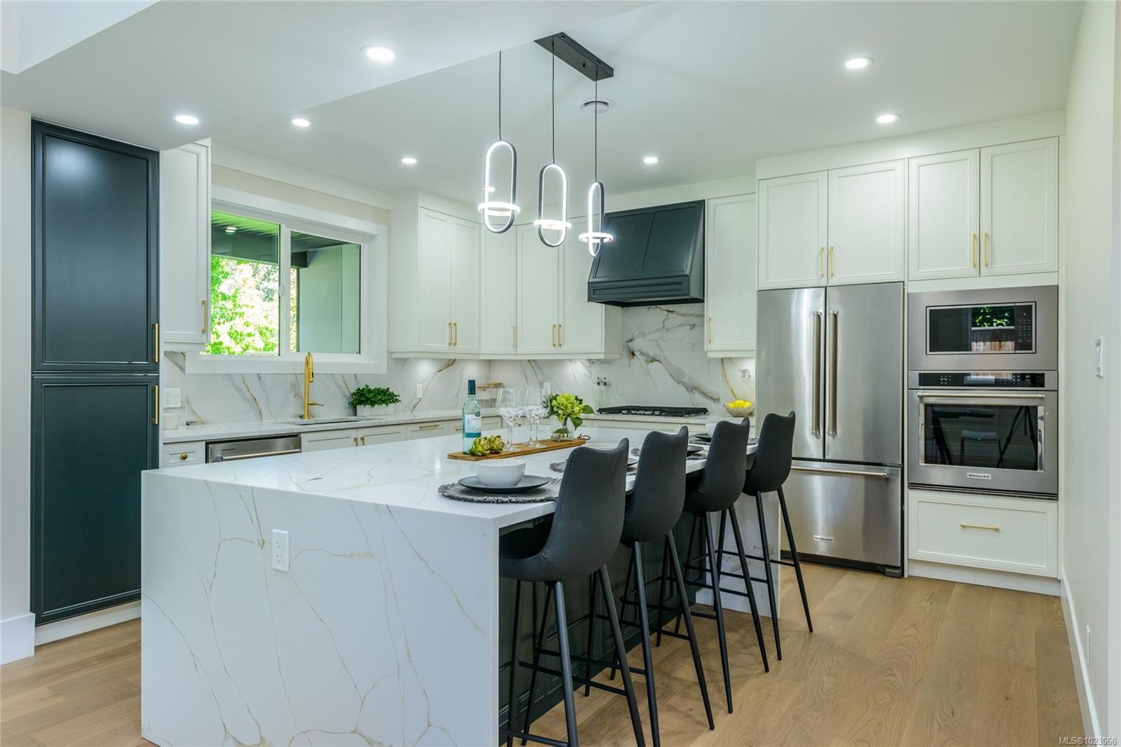 1246 Reynolds Rd, Saanich, BC