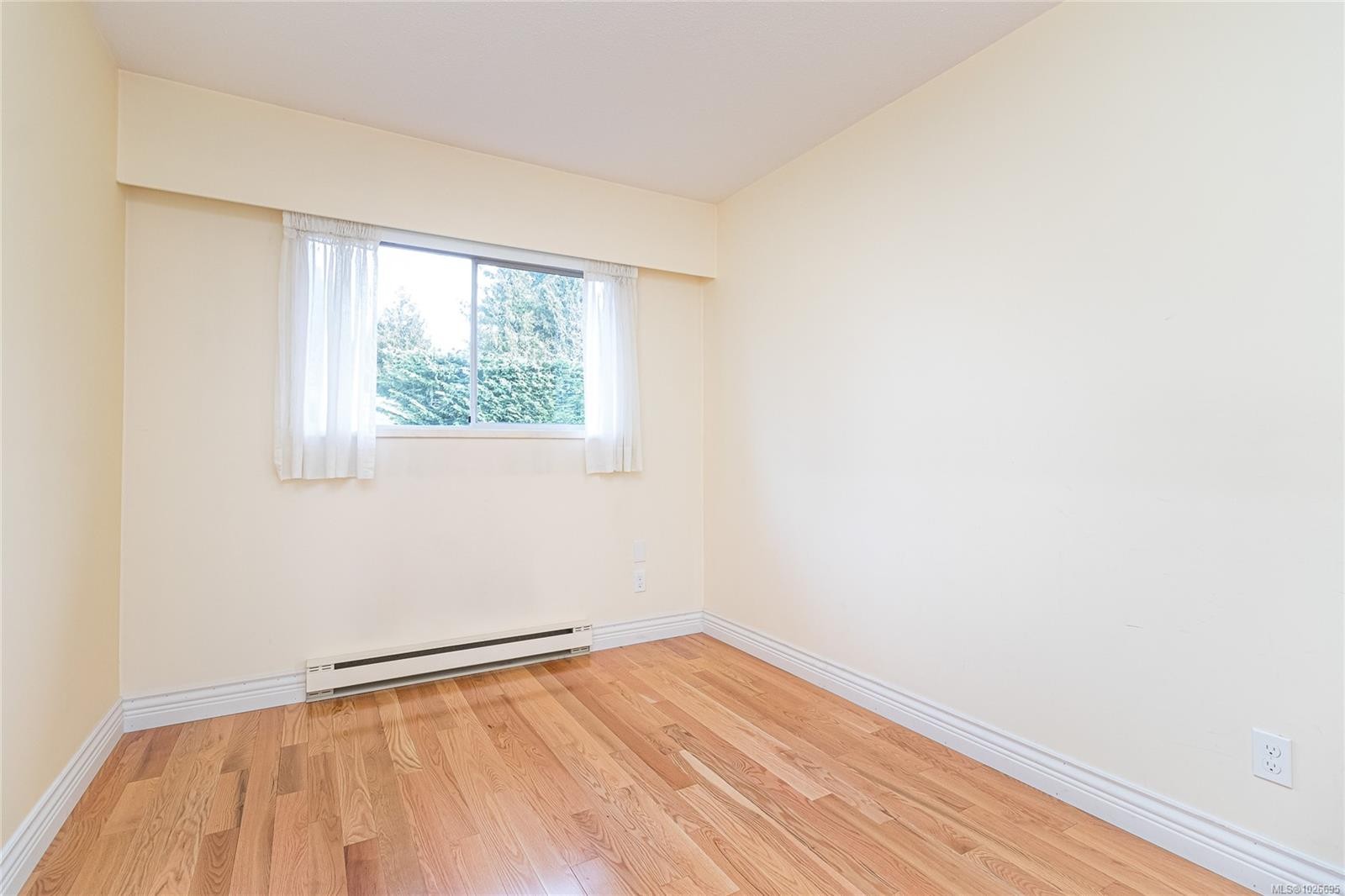 2320 Hazelton Pl, Saanich, BC