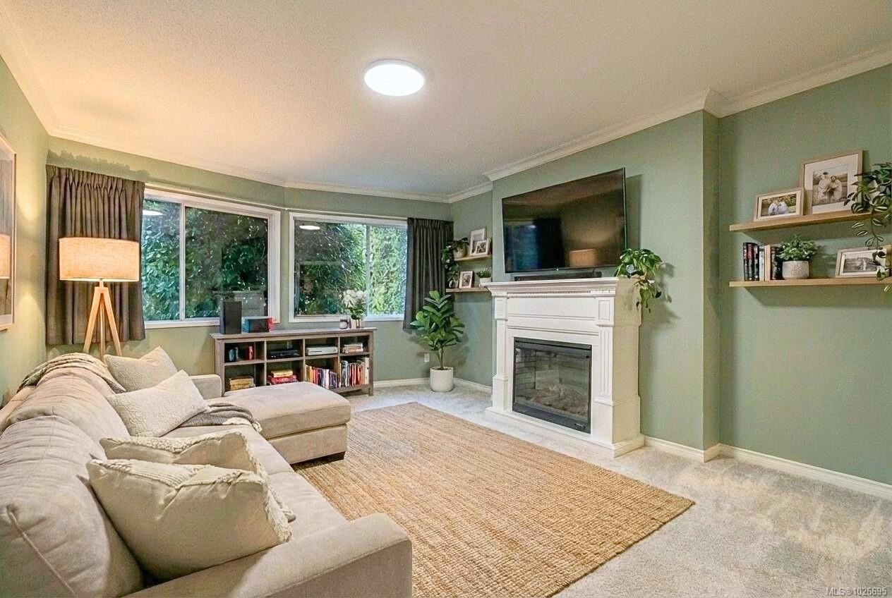 2320 Hazelton Pl, Saanich, BC