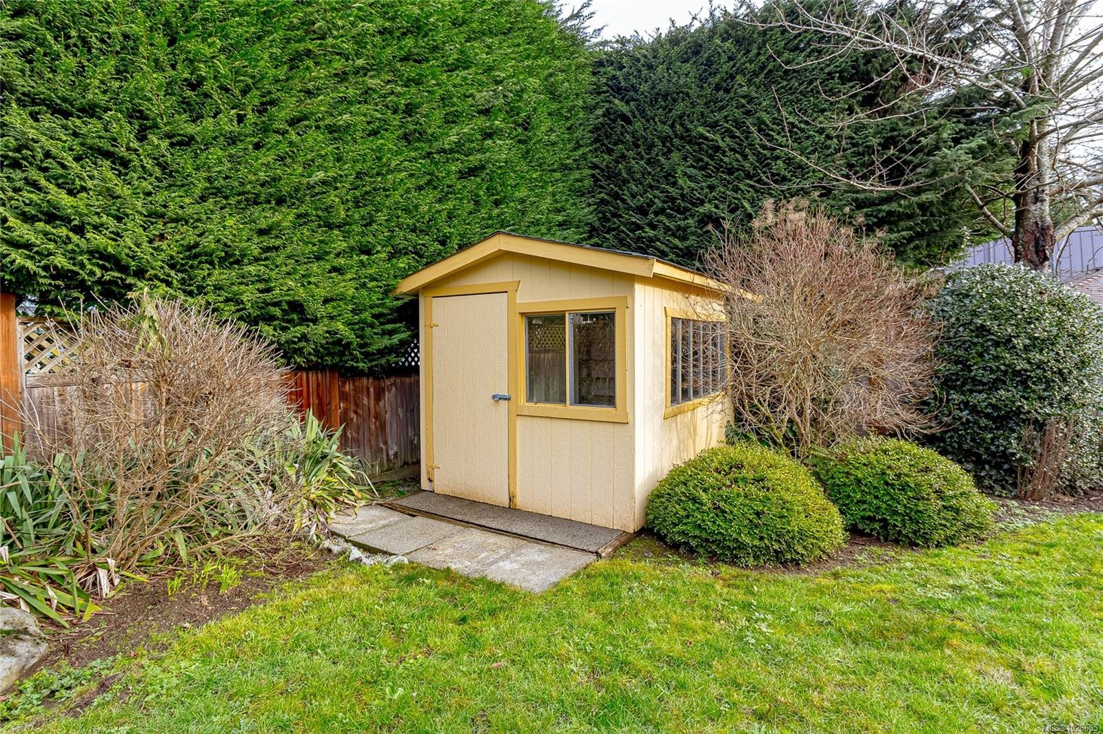 2320 Hazelton Pl, Saanich, BC