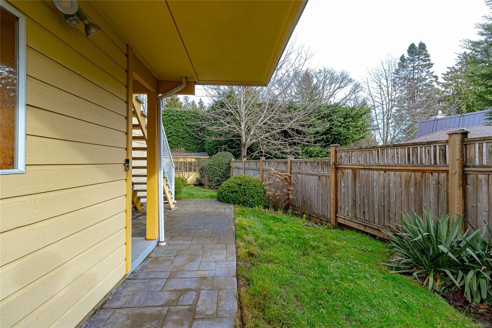 2320 Hazelton Pl, Saanich, BC