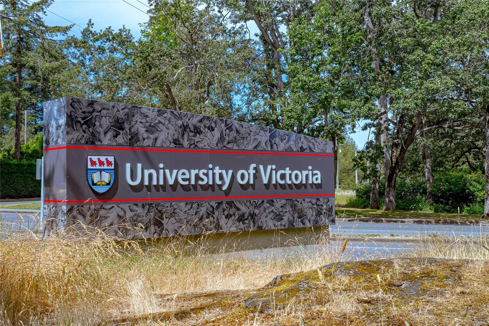 2320 Hazelton Pl, Saanich, BC