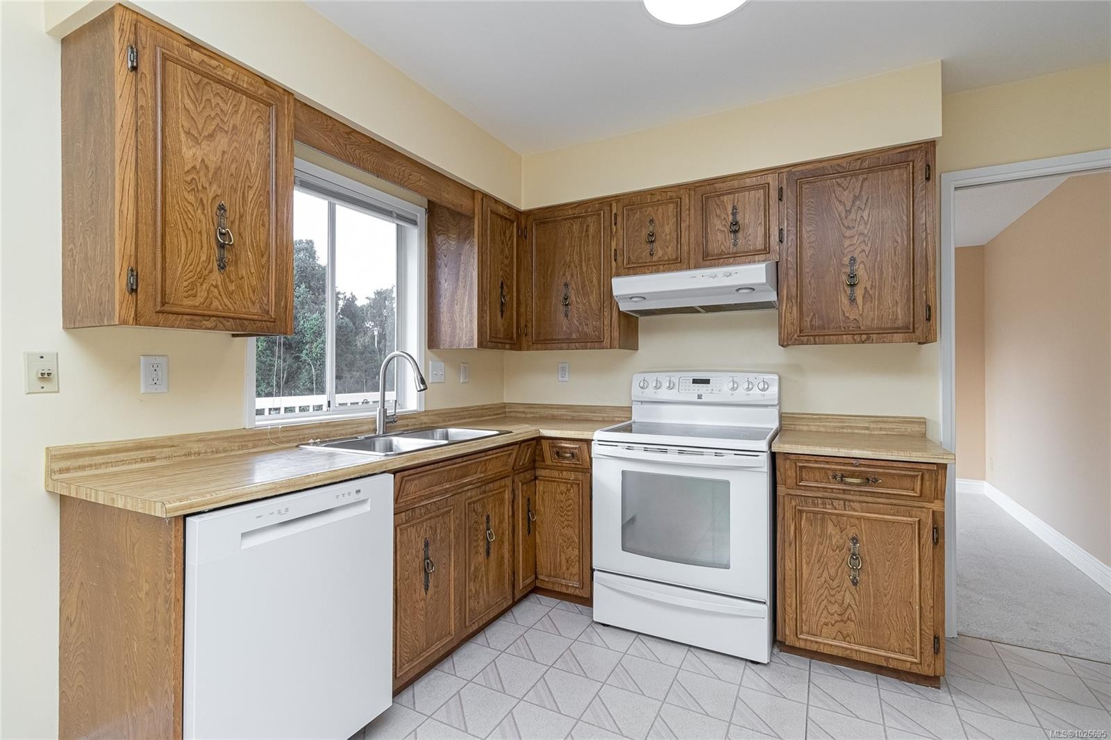 2320 Hazelton Pl, Saanich, BC