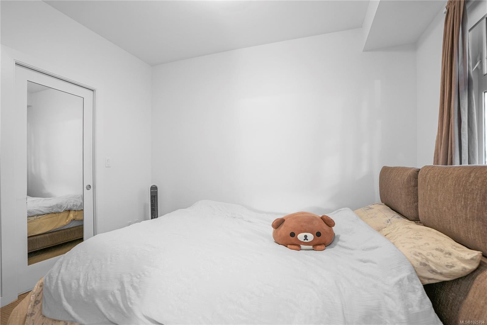 102-1014 Park Blvd, Victoria, BC - Indoor Photo Showing Bedroom