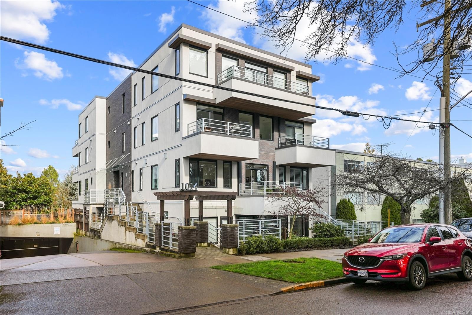 102-1014 Park Blvd, Victoria, BC - Outdoor