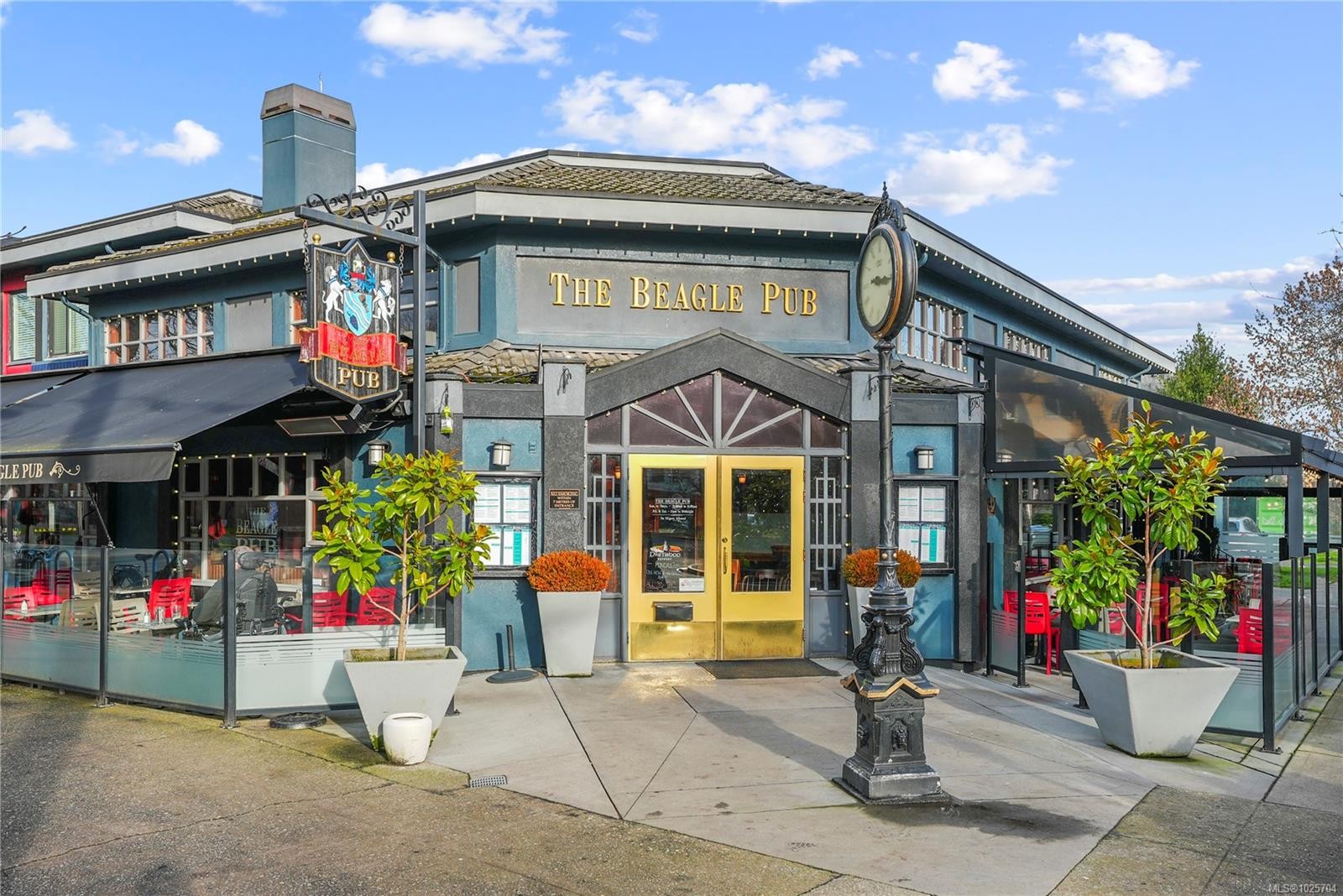 102-1014 Park Blvd, Victoria, BC - Outdoor