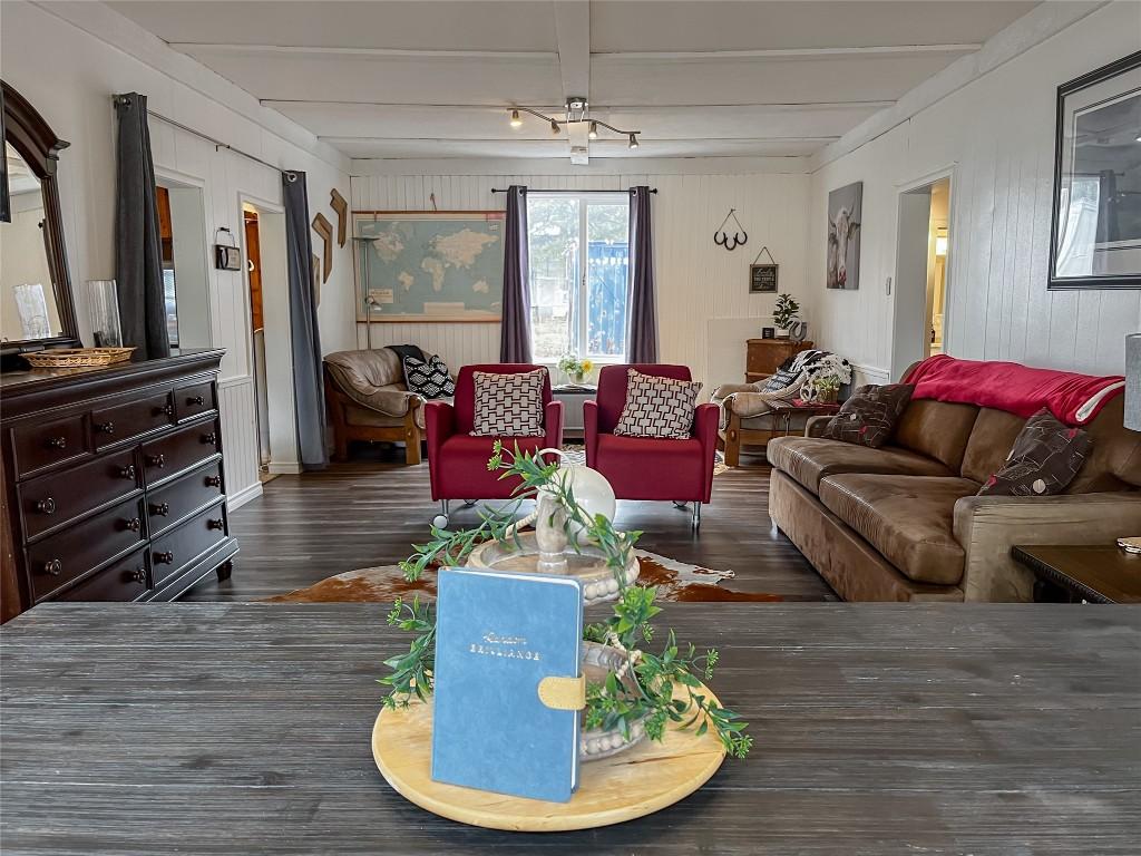 5844 Highway 33, Beaverdell, BC - Indoor Photo Showing Living Room