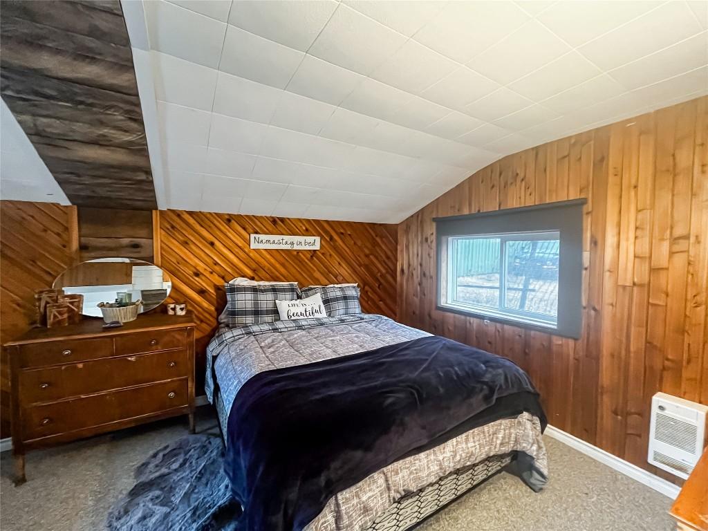 5844 Highway 33, Beaverdell, BC - Indoor Photo Showing Bedroom
