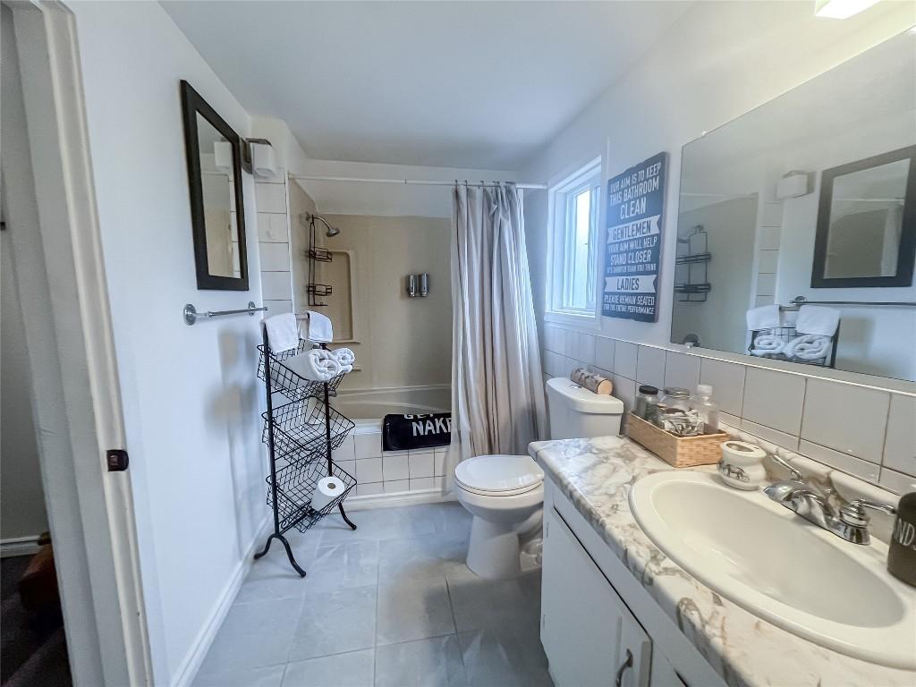 5844 Highway 33, Beaverdell, BC - Indoor Photo Showing Bathroom