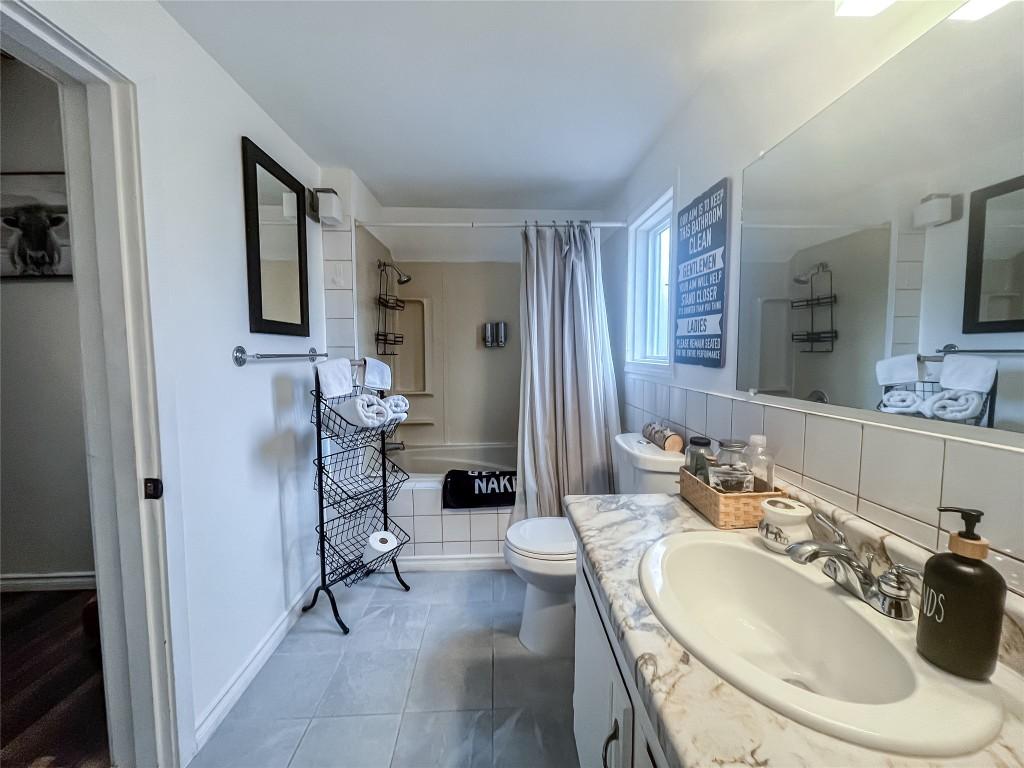 5844 Highway 33, Beaverdell, BC - Indoor Photo Showing Bathroom