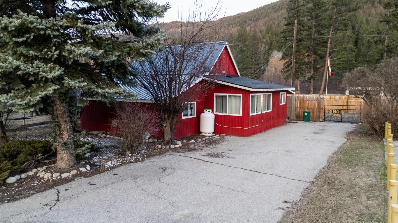 5844 Highway 33, Beaverdell, BC - Outdoor