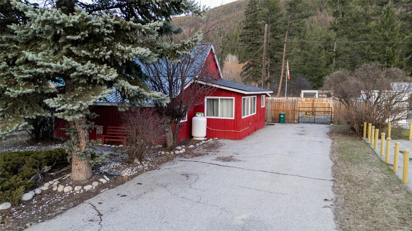 5844 Highway 33, Beaverdell, BC - Outdoor