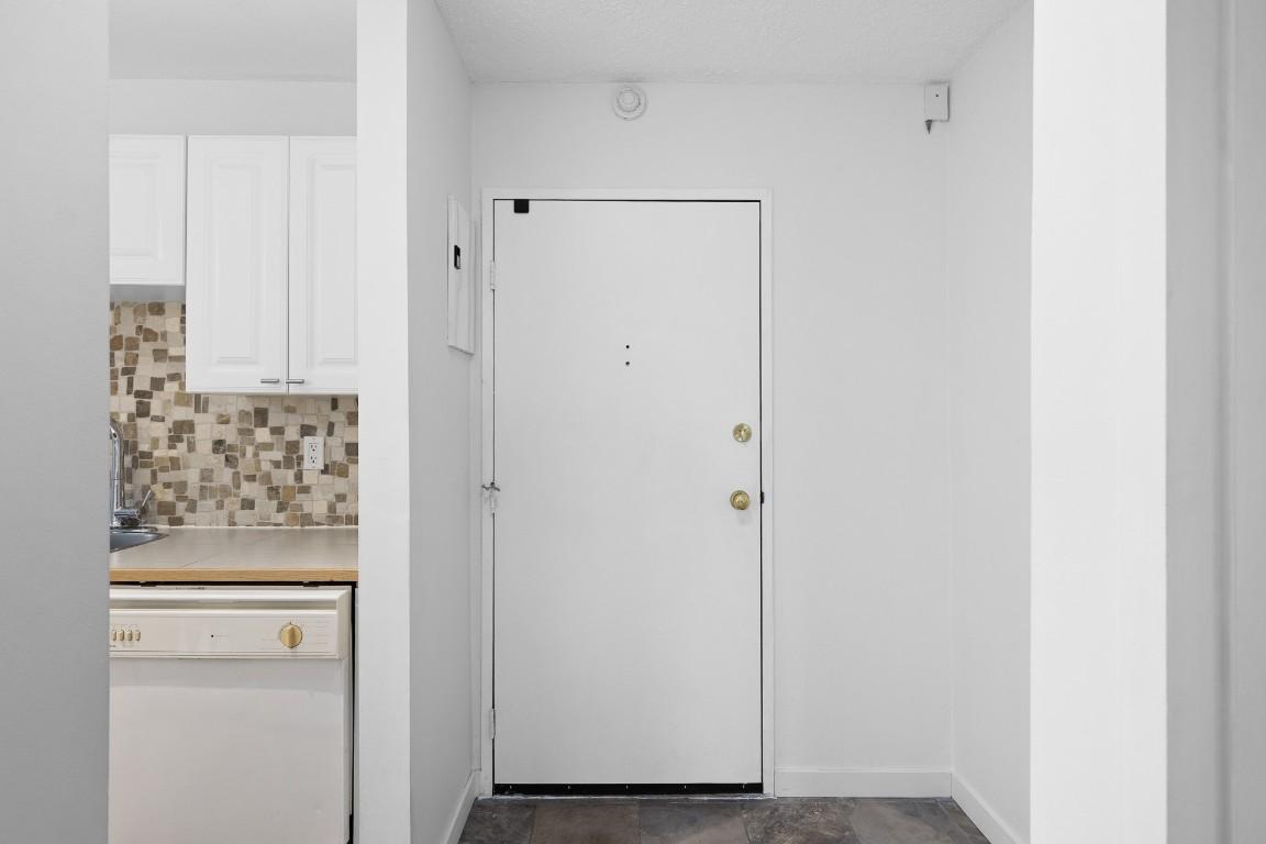 112-445 All Star Court, Kelowna, BC - Indoor Photo Showing Other Room