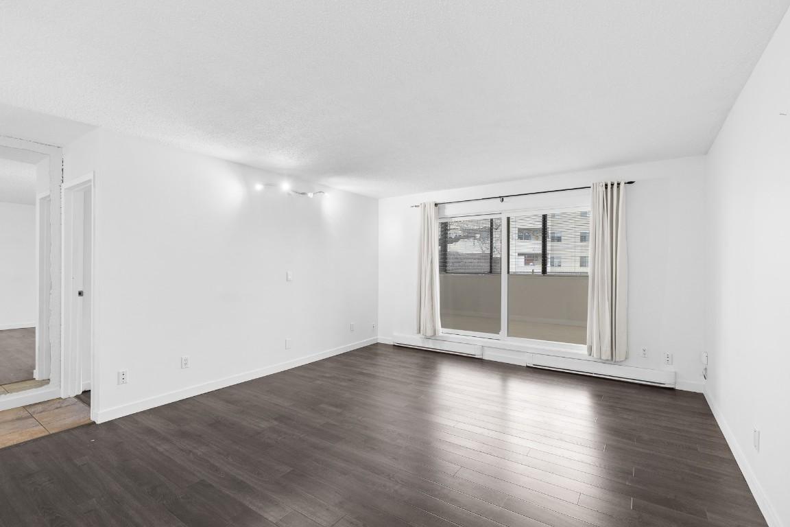 112-445 All Star Court, Kelowna, BC - Indoor Photo Showing Other Room