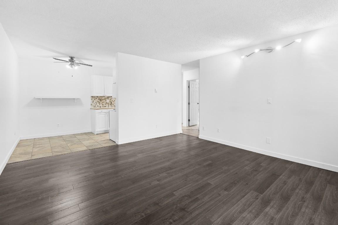 112-445 All Star Court, Kelowna, BC - Indoor Photo Showing Other Room