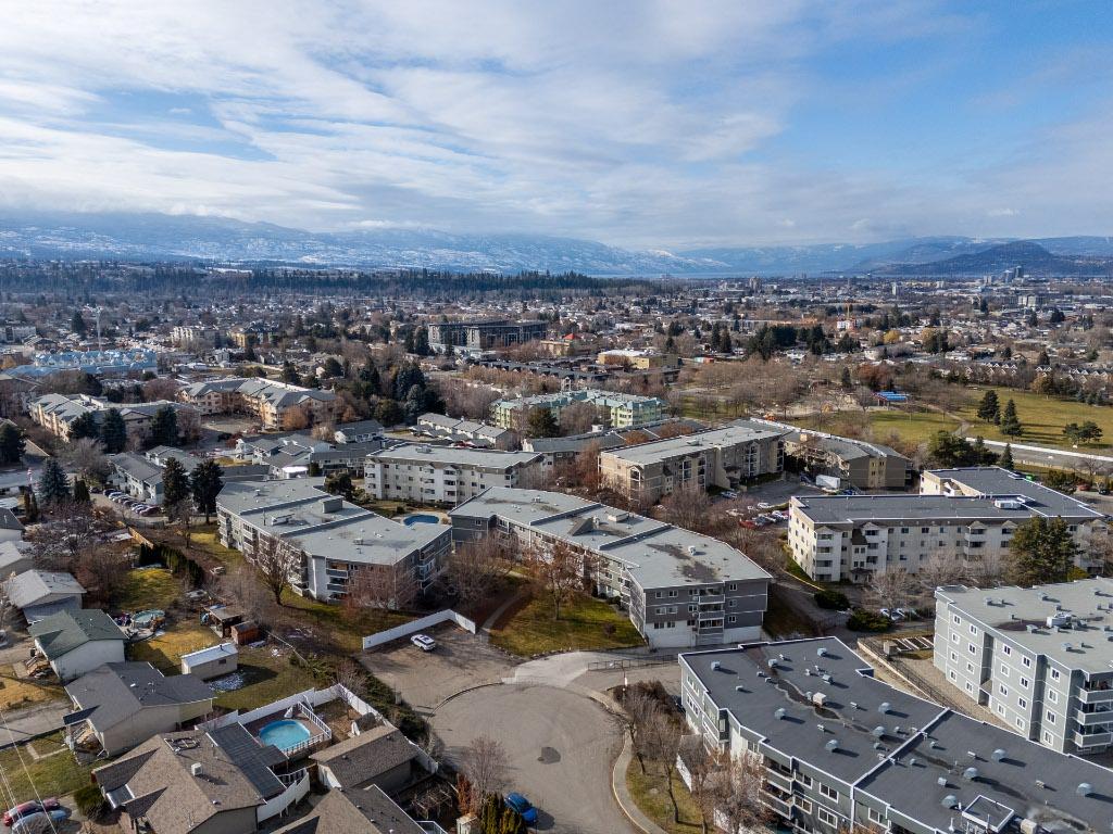 112-445 All Star Court, Kelowna, BC - Outdoor With View