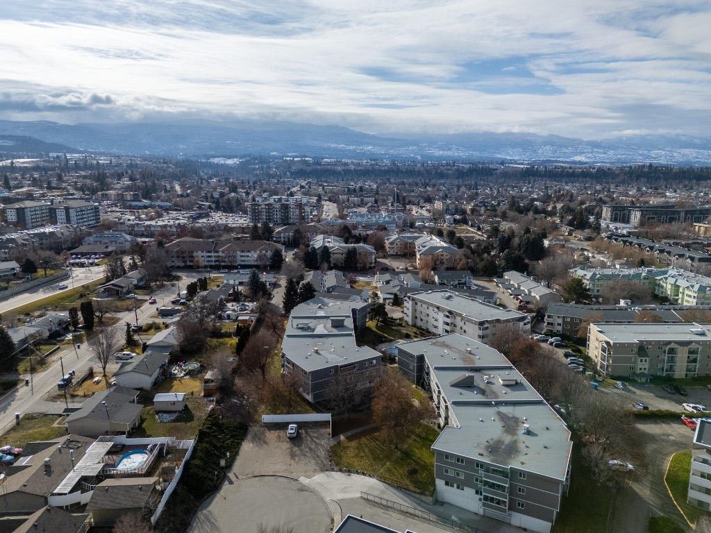 112-445 All Star Court, Kelowna, BC - Outdoor With View
