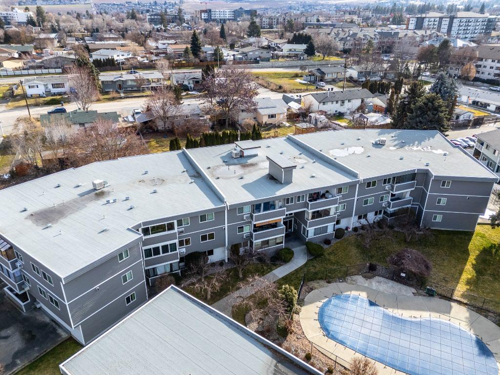 112-445 All Star Court, Kelowna, BC - Outdoor With View