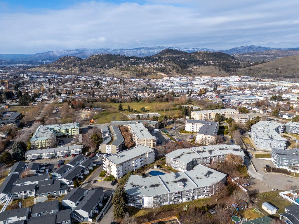 112-445 All Star Court, Kelowna, BC - Outdoor With View