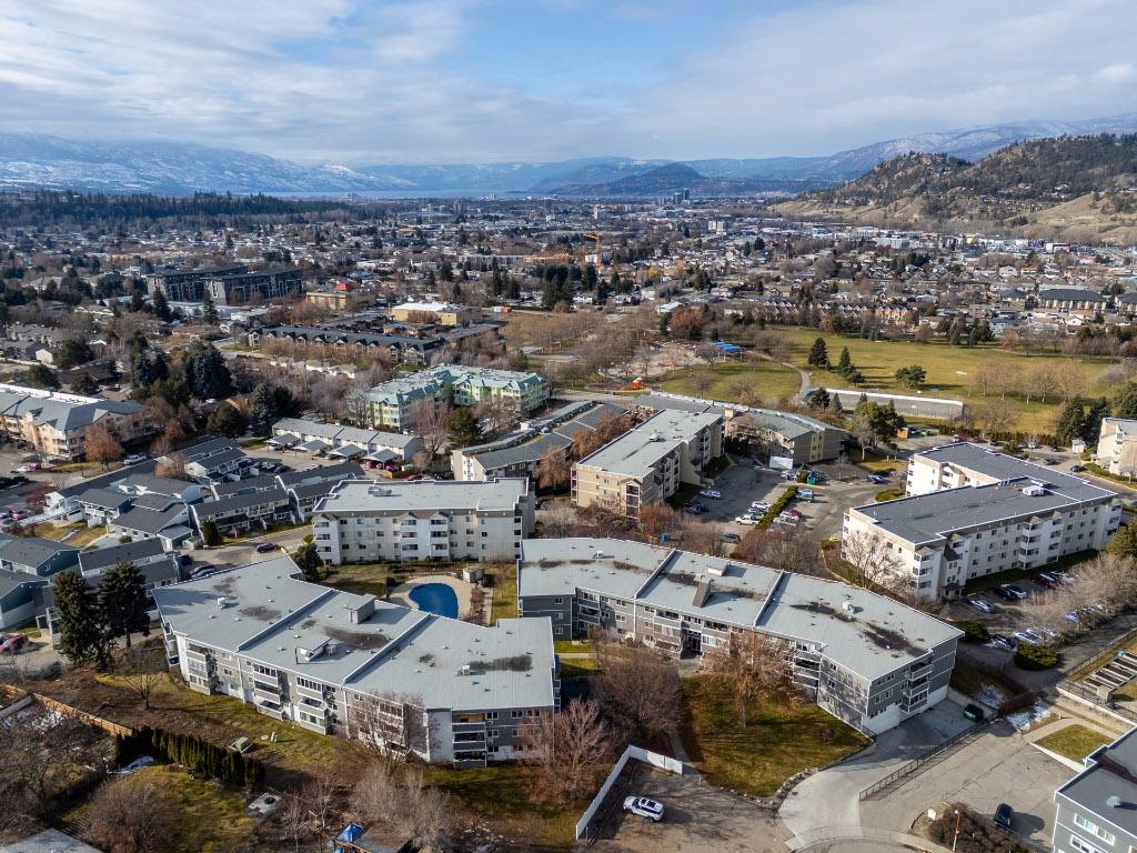 112-445 All Star Court, Kelowna, BC - Outdoor With View