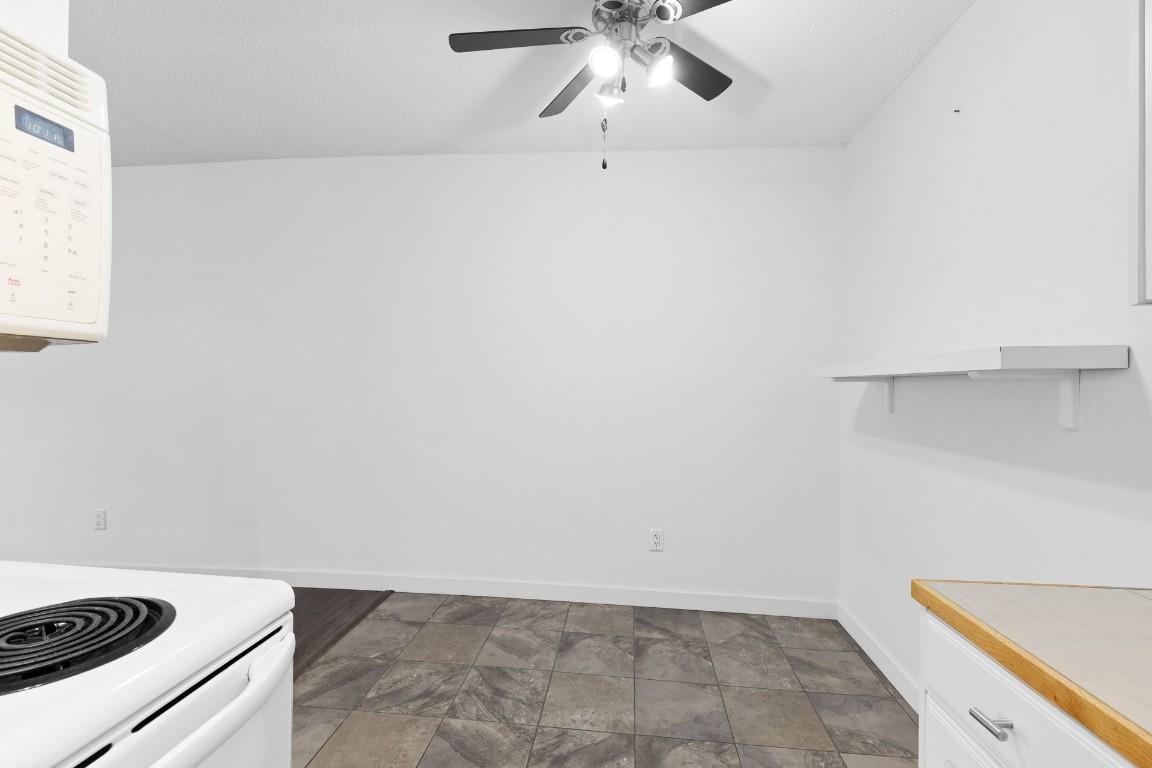 112-445 All Star Court, Kelowna, BC - Indoor Photo Showing Kitchen