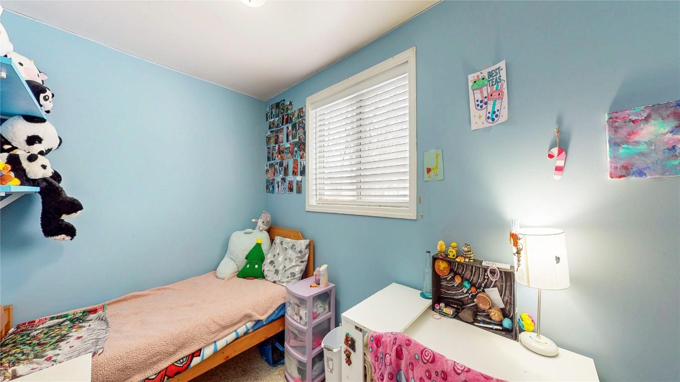 320 2Nd Avenue, Cranbrook, BC - Indoor Photo Showing Bedroom