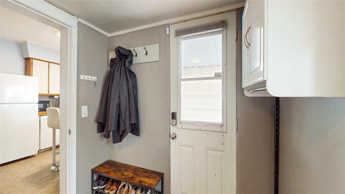 320 2Nd Avenue, Cranbrook, BC - Indoor