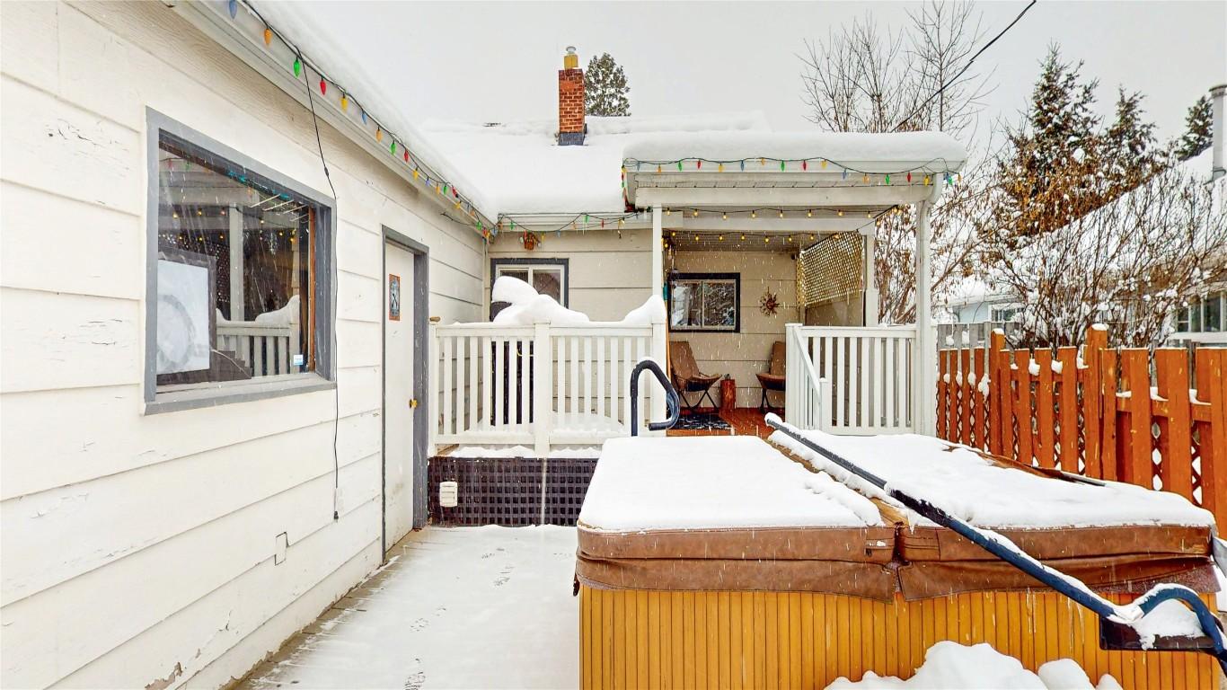 320 2Nd Avenue, Cranbrook, BC - Outdoor With Exterior