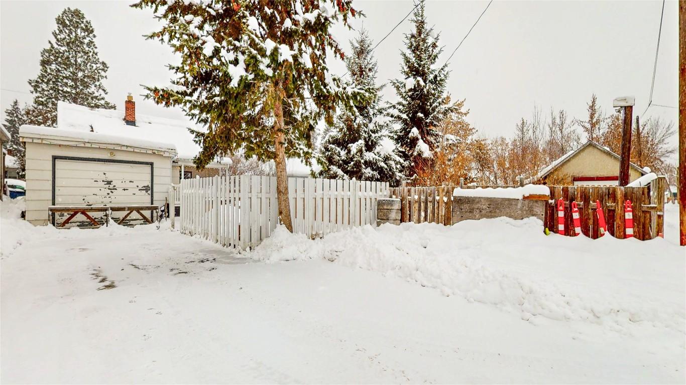 320 2Nd Avenue, Cranbrook, BC - Outdoor