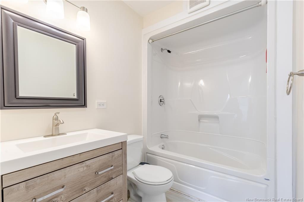 733 Maclaren Ave, Devon, NB