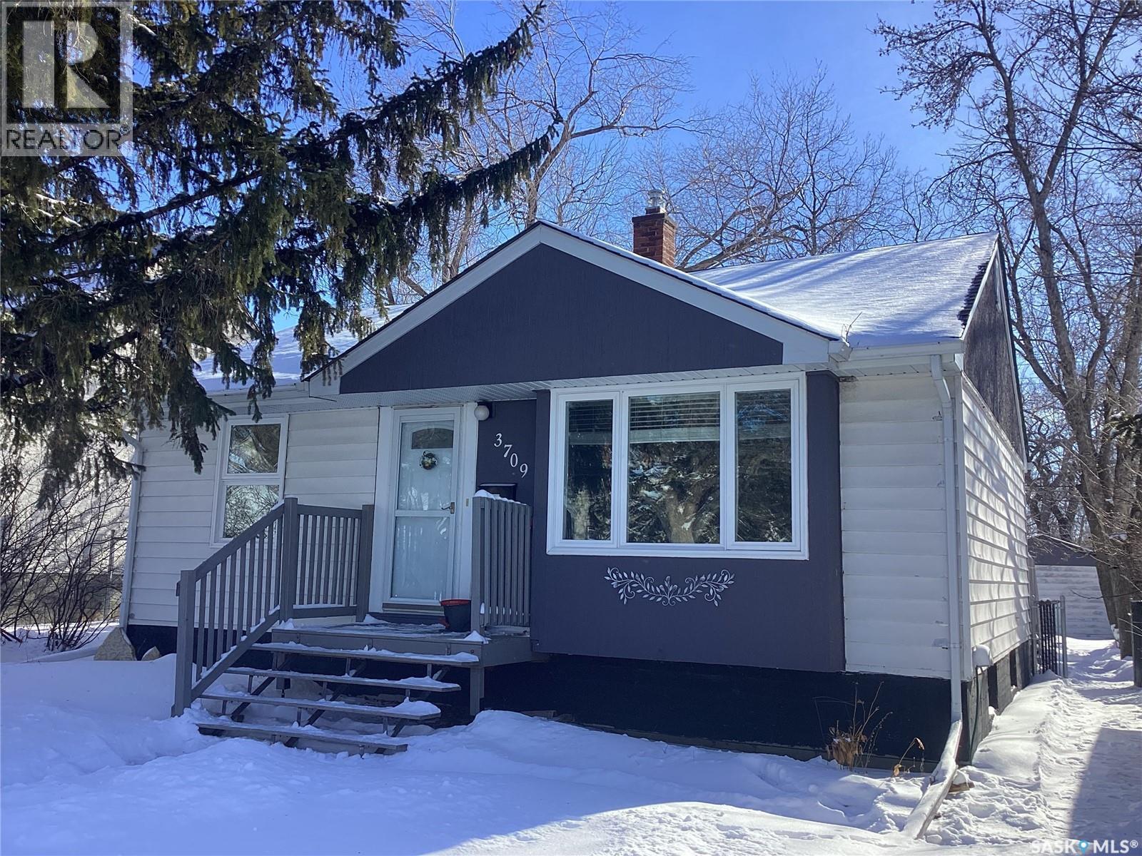 3709 Caen Avenue, Regina, SK - Outdoor