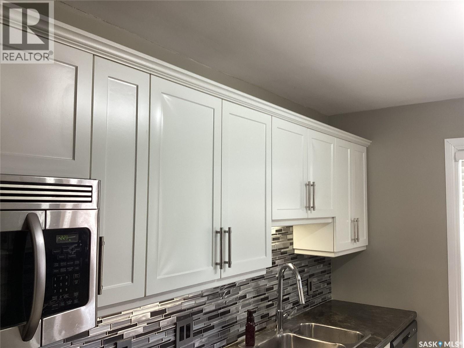 3709 Caen Avenue, Regina, SK - Indoor Photo Showing Kitchen With Double Sink