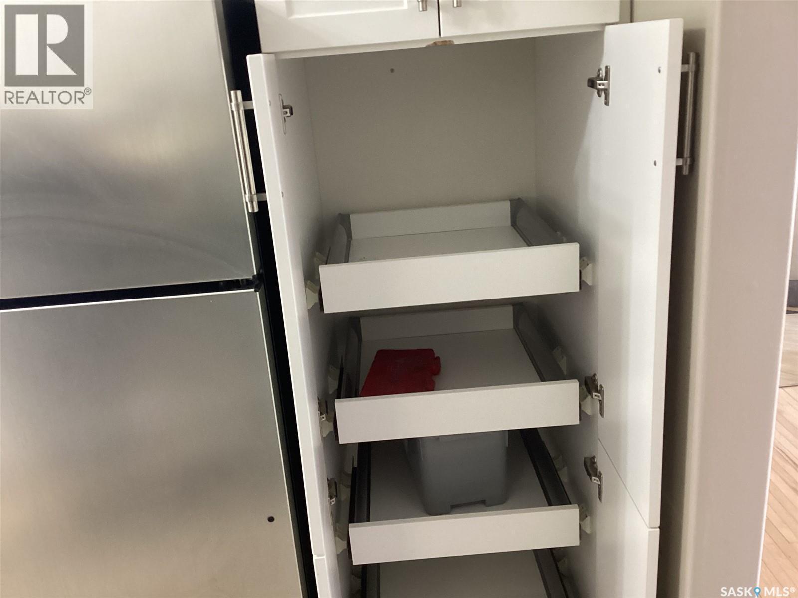 3709 Caen Avenue, Regina, SK - Indoor