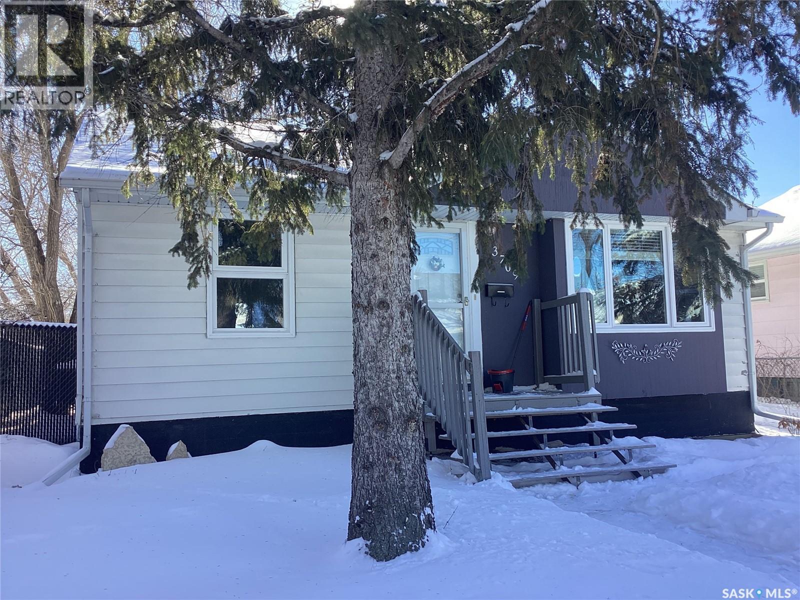 3709 Caen Avenue, Regina, SK - Outdoor
