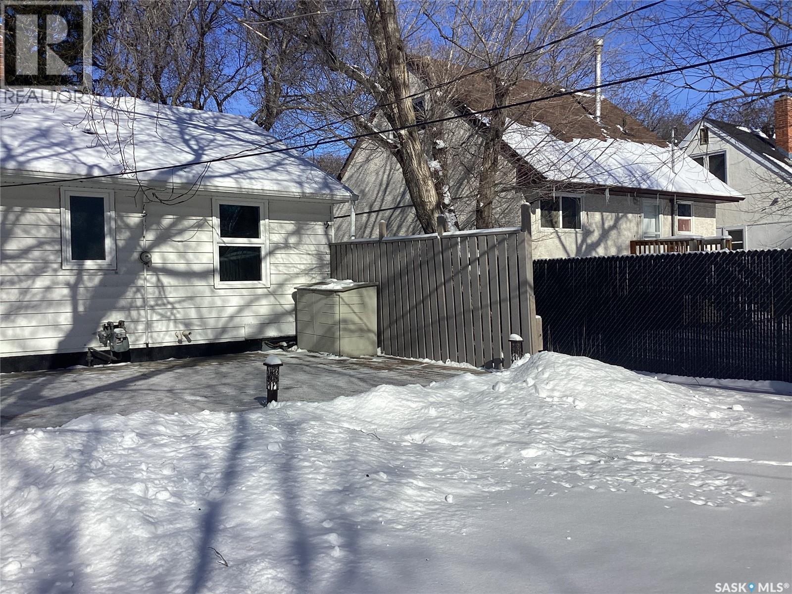 3709 Caen Avenue, Regina, SK - Outdoor