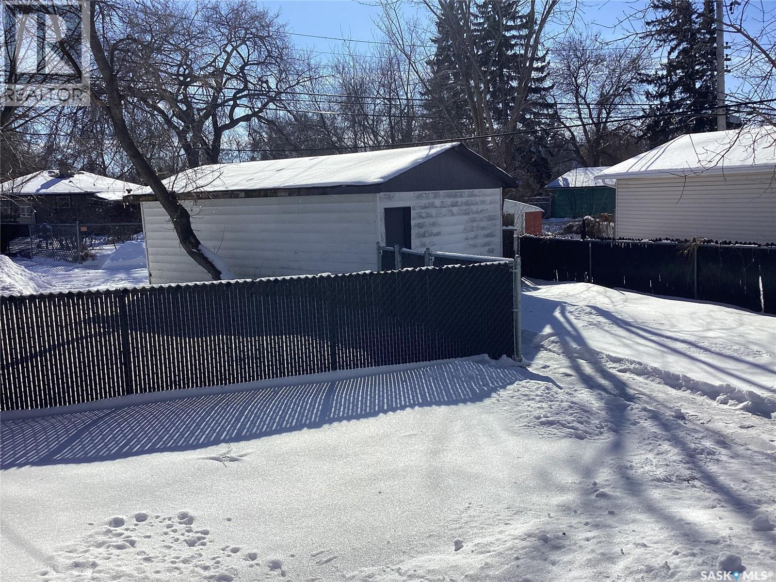 3709 Caen Avenue, Regina, SK - Outdoor