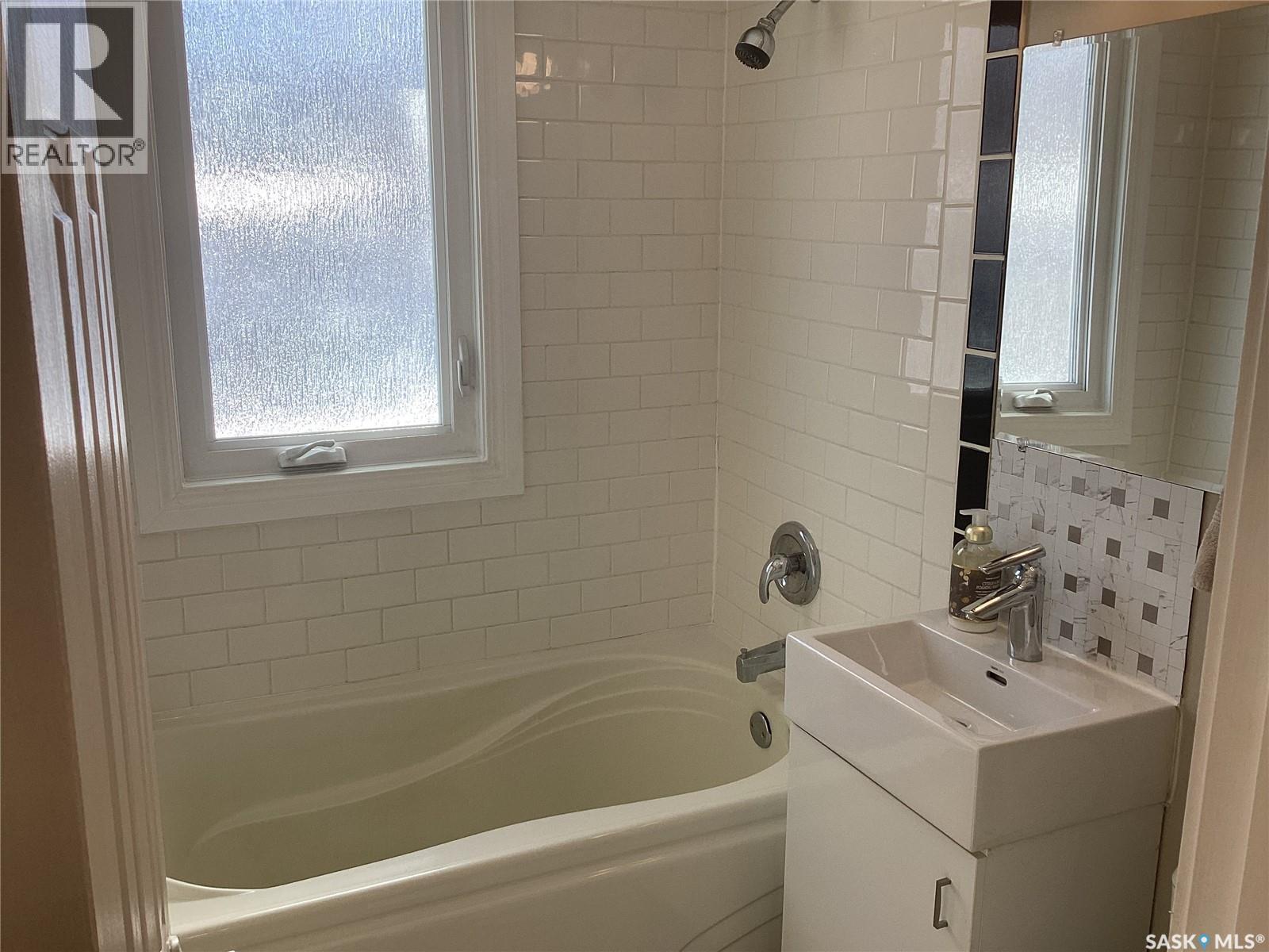 3709 Caen Avenue, Regina, SK - Indoor Photo Showing Bathroom