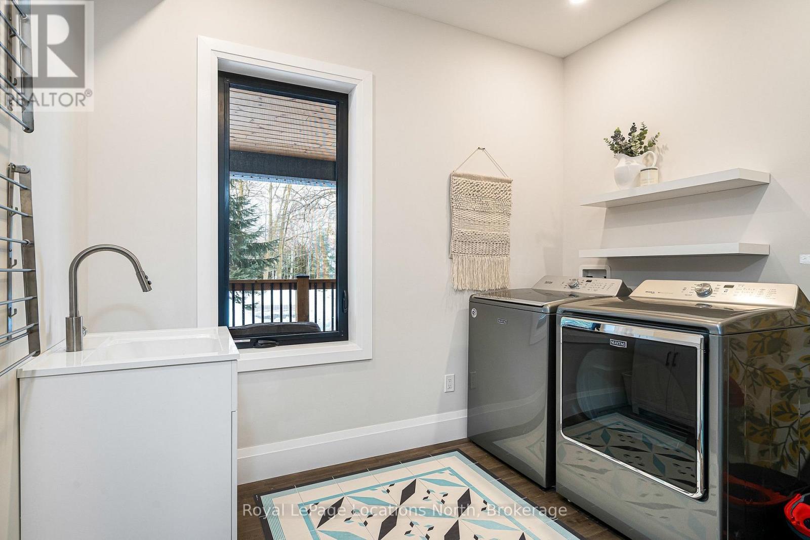 3 Holly Court, Collingwood, ON - Indoor Photo Showing Laundry Room