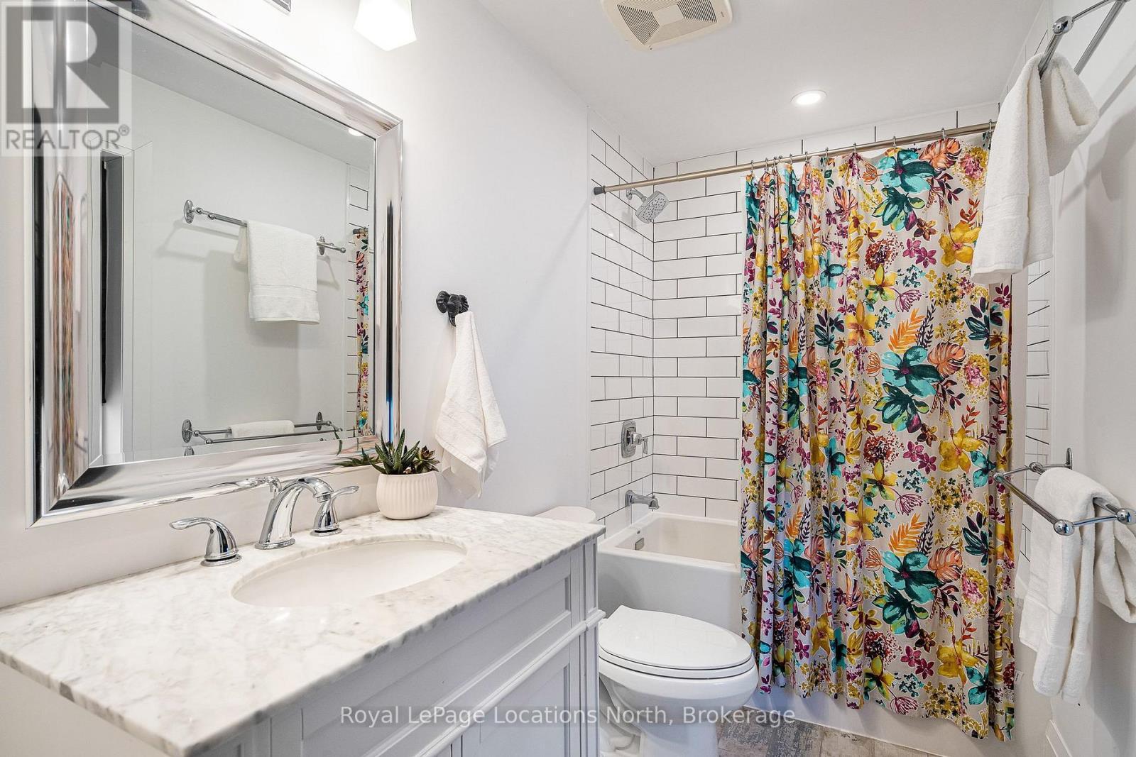 3 Holly Court, Collingwood, ON - Indoor Photo Showing Bathroom