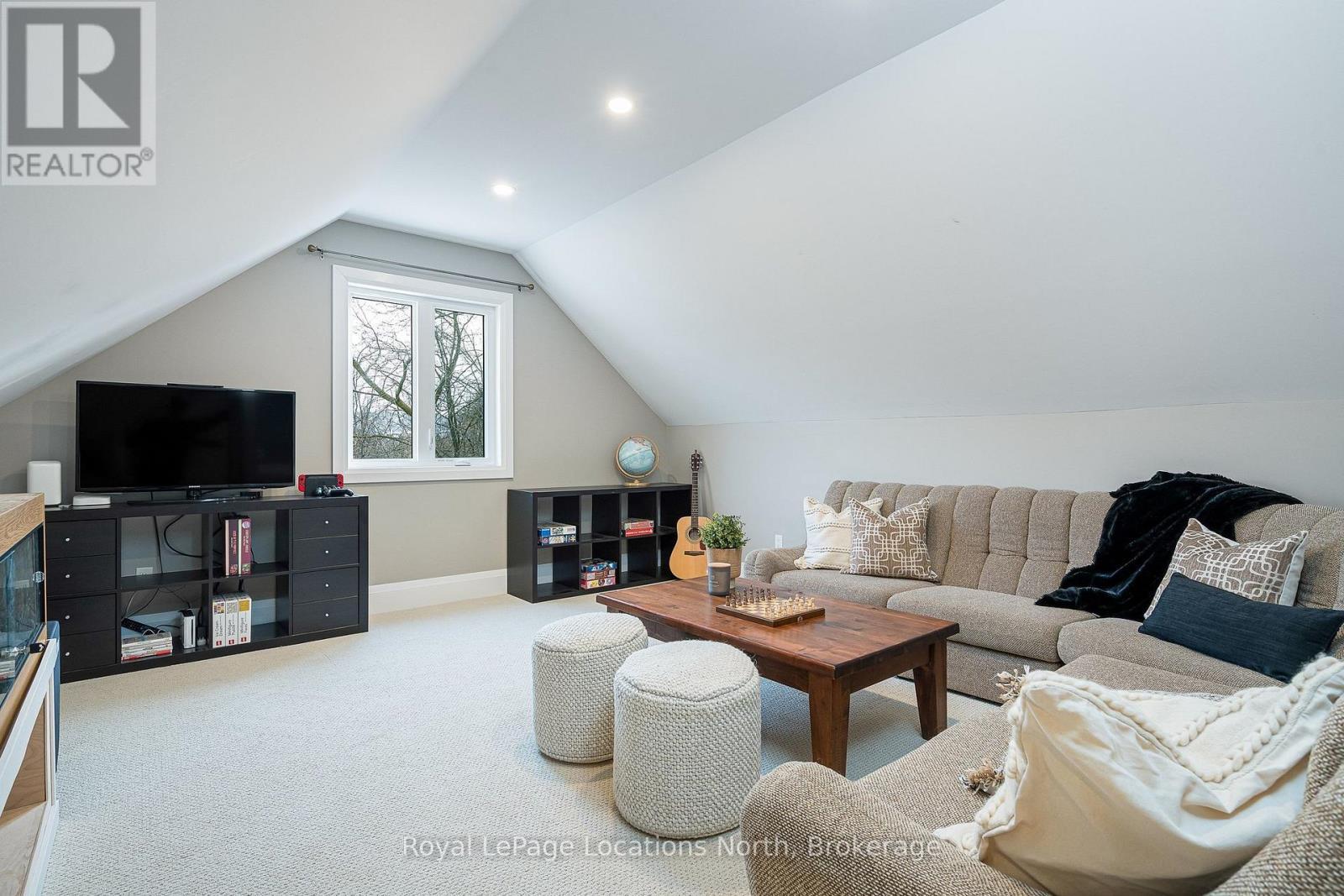 3 Holly Court, Collingwood, ON - Indoor Photo Showing Living Room