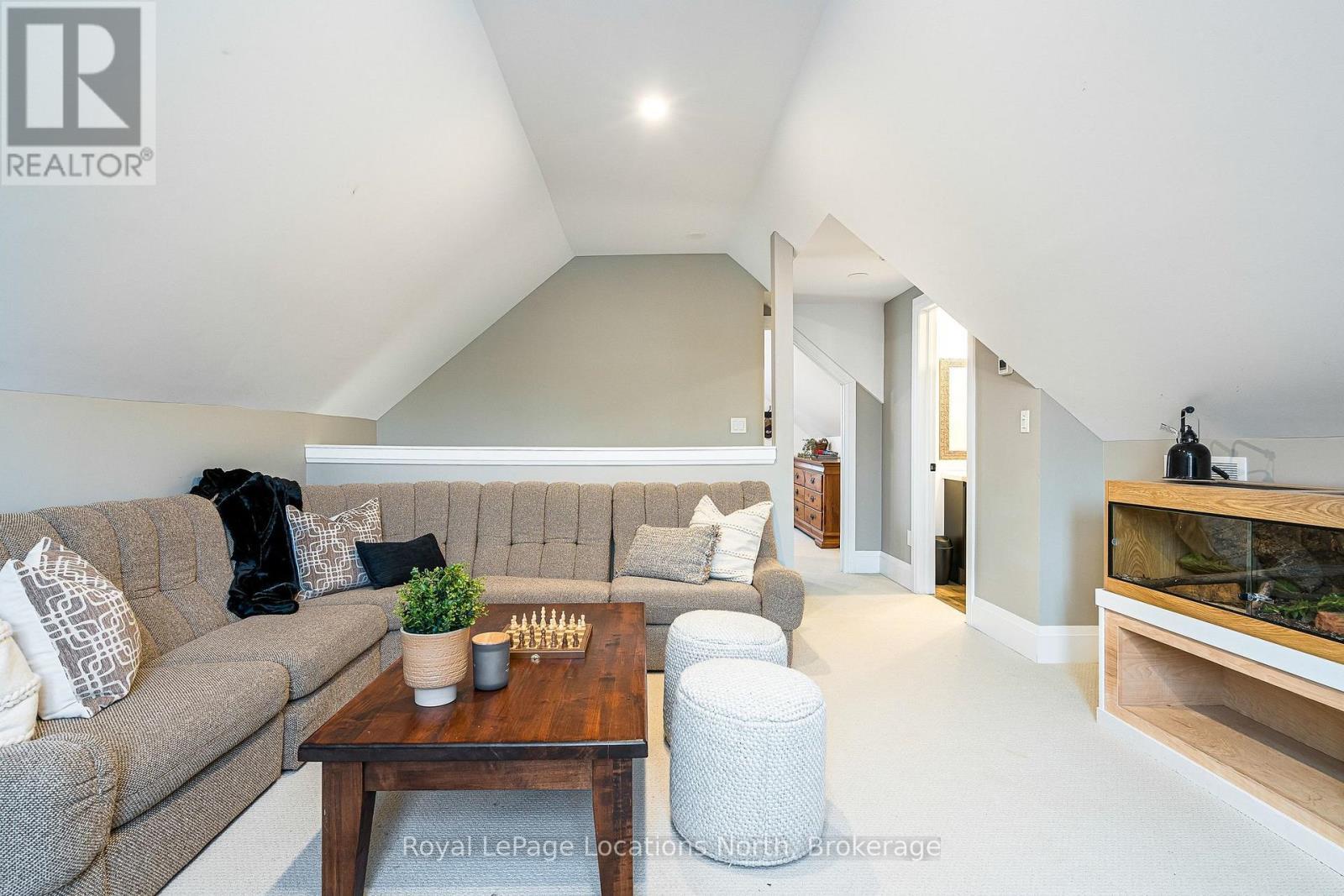3 Holly Court, Collingwood, ON - Indoor Photo Showing Living Room