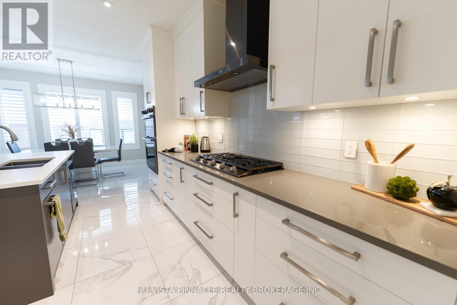 3354 Mersea Street, London South (South V), ON - Indoor Photo Showing Kitchen With Upgraded Kitchen