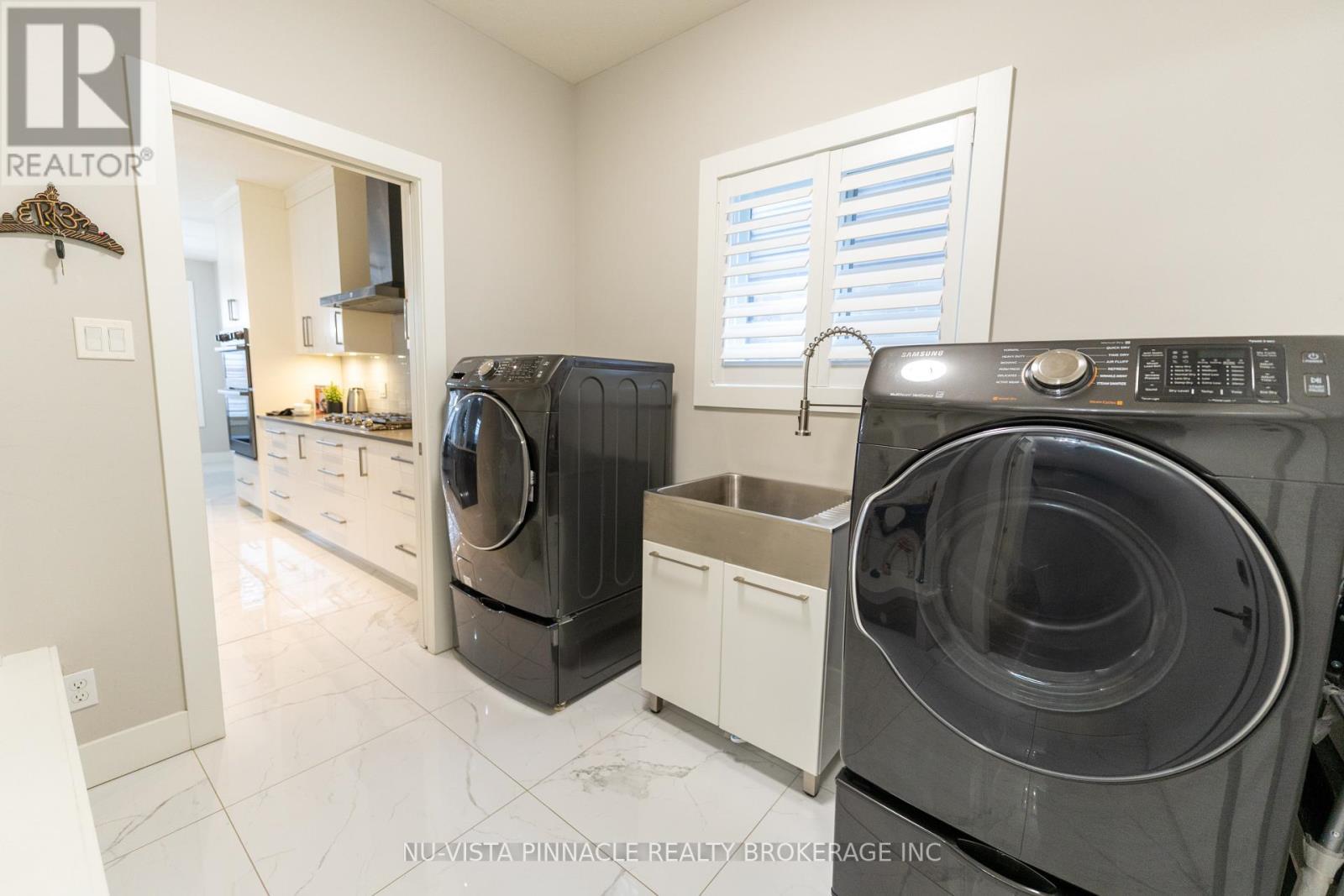 3354 Mersea Street, London South (South V), ON - Indoor Photo Showing Laundry Room