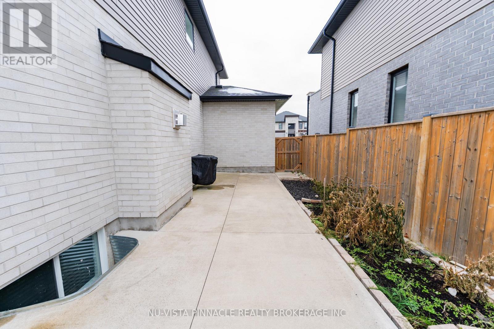 3354 Mersea Street, London South (South V), ON - Outdoor With Exterior