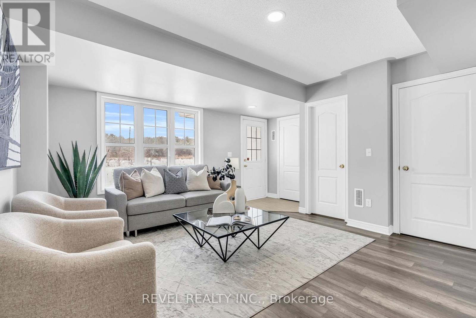 1769 Carousel Drive, Pickering, ON - Indoor Photo Showing Living Room